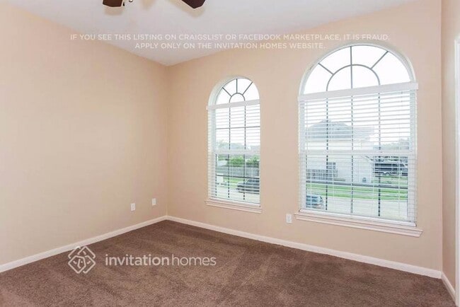 Building Photo - 12226 South Palm Lake Drive