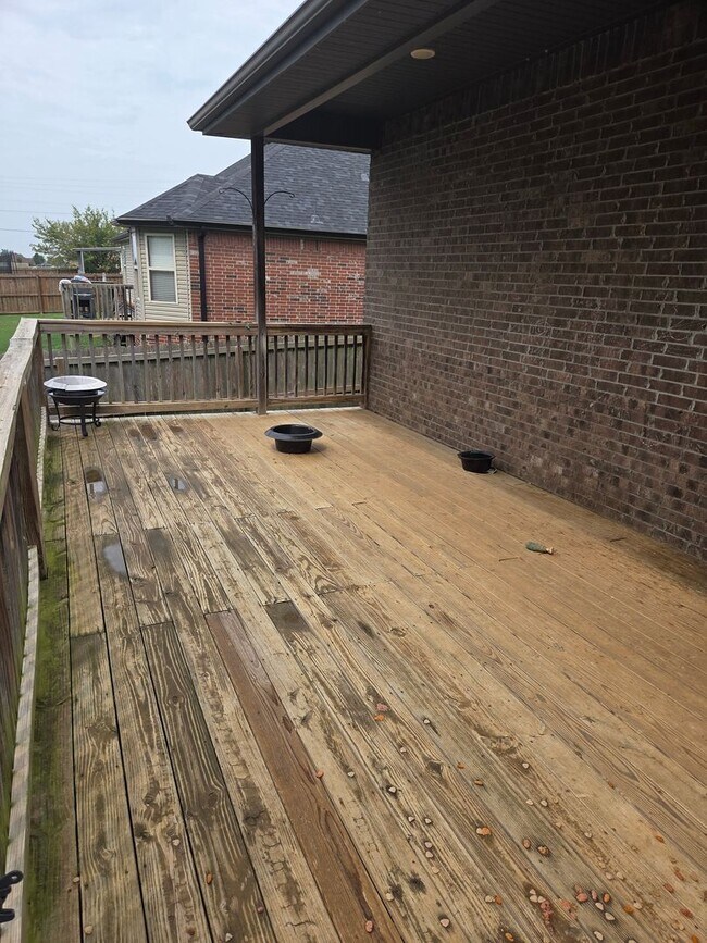 Building Photo - 2143 Sweetwater Ranch Ave