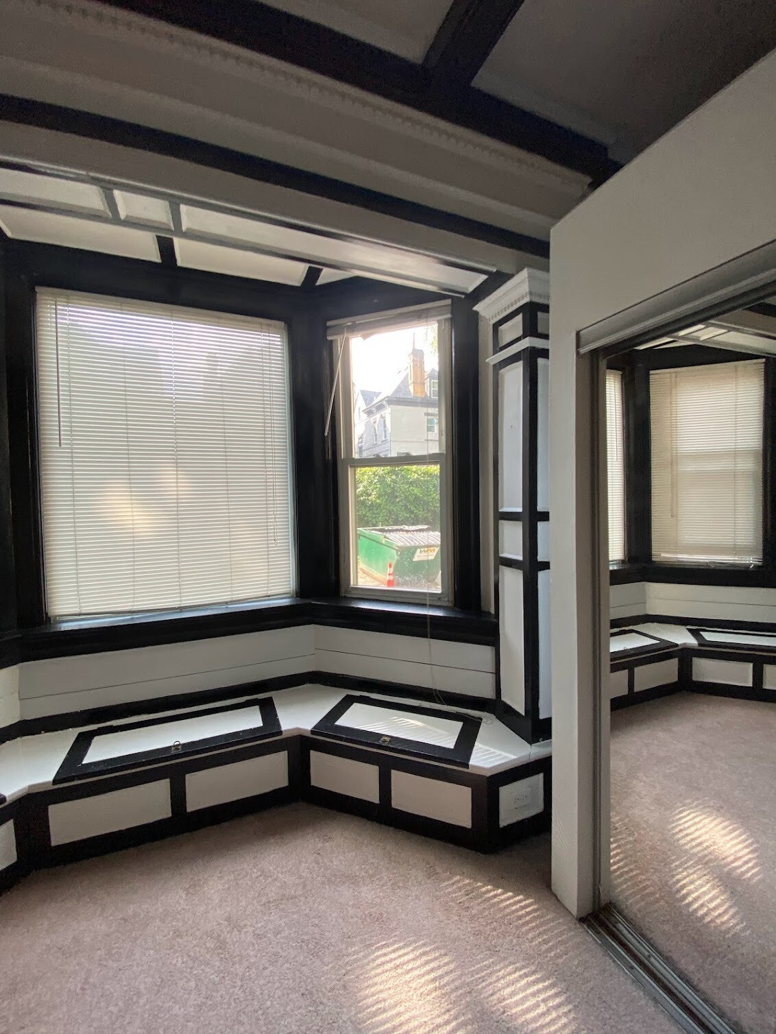 Building Photo - 370 S Negley Ave