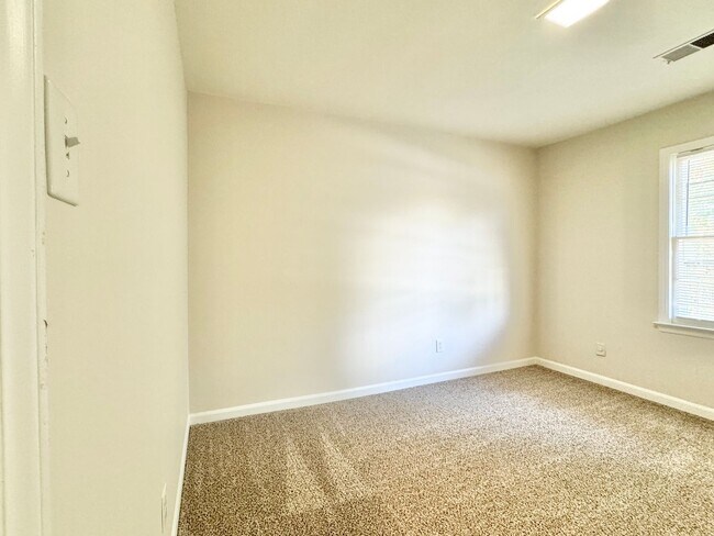 Building Photo - 5127 Lawndale Dr