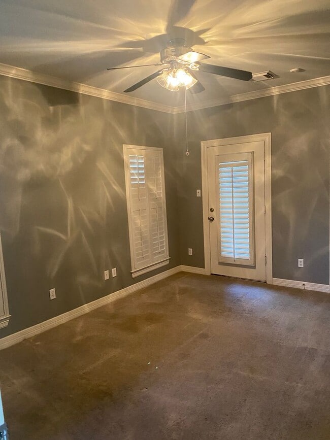 Building Photo - Midtown Beauty