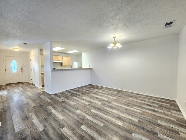 Building Photo - 5314 Hannah Dr