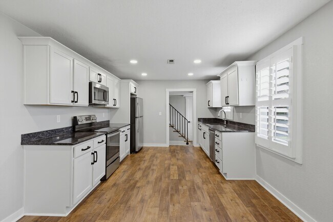 Building Photo - 613 Pearson Springs Rd