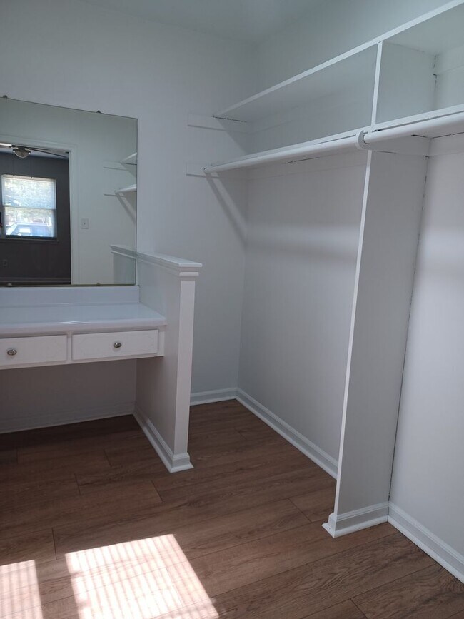 Building Photo - Welcome to this beautiful 4-bedroom, 2-bathroom home located in the desirable Virginia Beach, VA