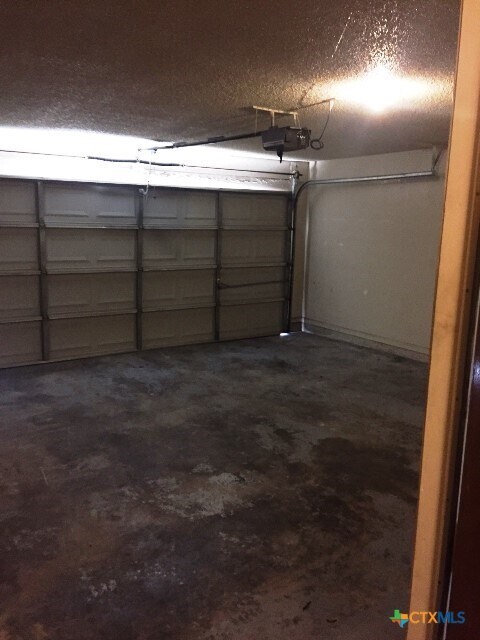 Building Photo - 2325 Tiffany Dr