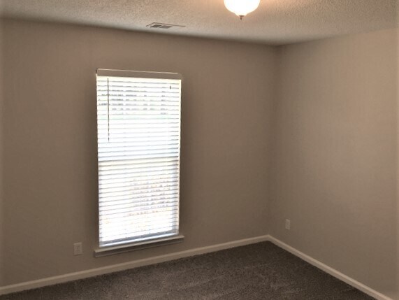 Building Photo - 6 Raven Wood Way