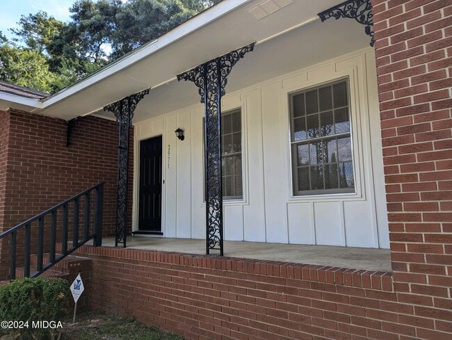 Building Photo - 2971 Crestline Dr