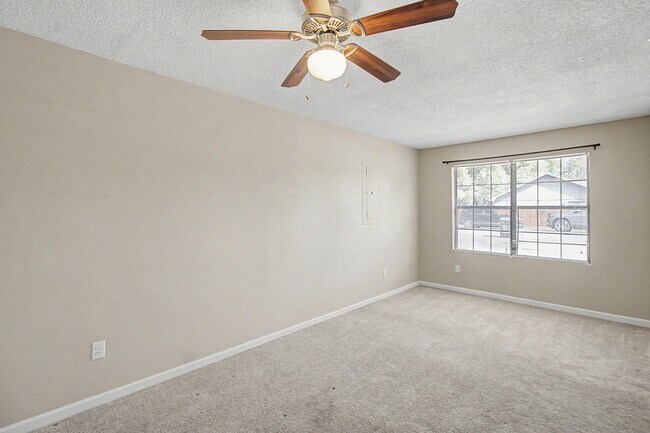 Building Photo - 1384 Forest Lake Dr