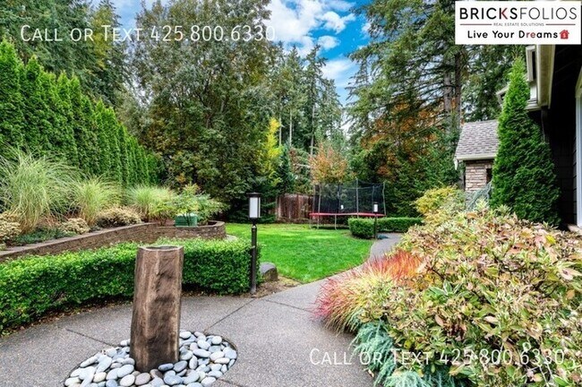 Building Photo - Discover the Perfect Blend of Comfort and ...