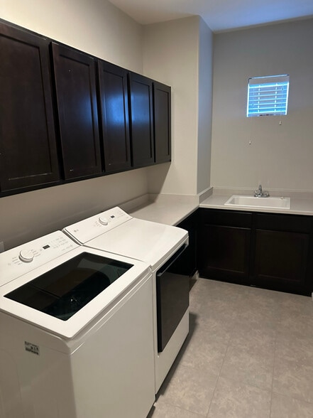 Building Photo - 14992 Rider Pl