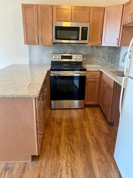 Building Photo - 200 Swanton St