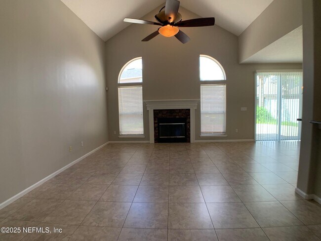 Building Photo - 647 Acorn Chase Dr