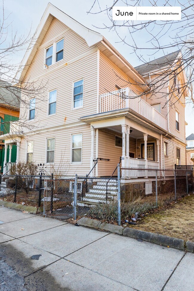 Building Photo - Room in Shared 3 bed/1 bath home