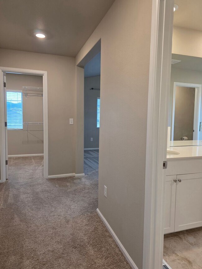 Building Photo - 4 Bedroom Home in Soundview Estates!