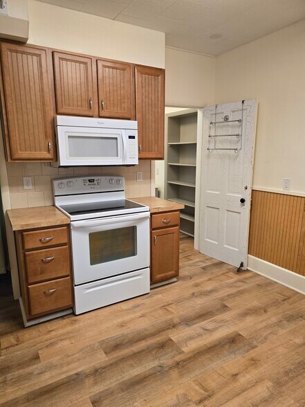 Kitchen_05 - 607 Harrison Ave