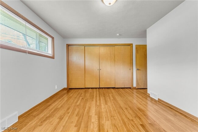 Building Photo - 6481 Glenwillow Dr