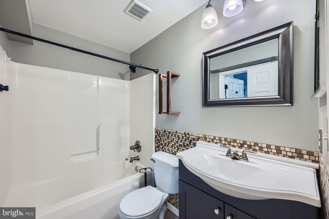 Building Photo - 9863 Greenbriar Way