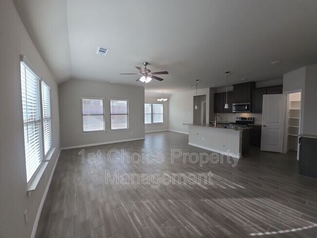 Building Photo - 505 Reatta Dr