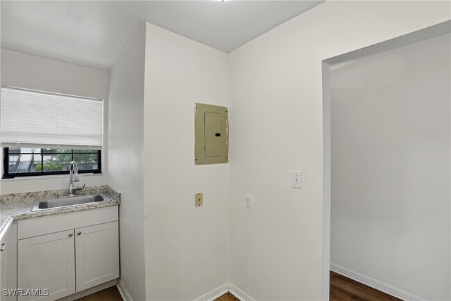 Building Photo - 5361 Treetops Dr