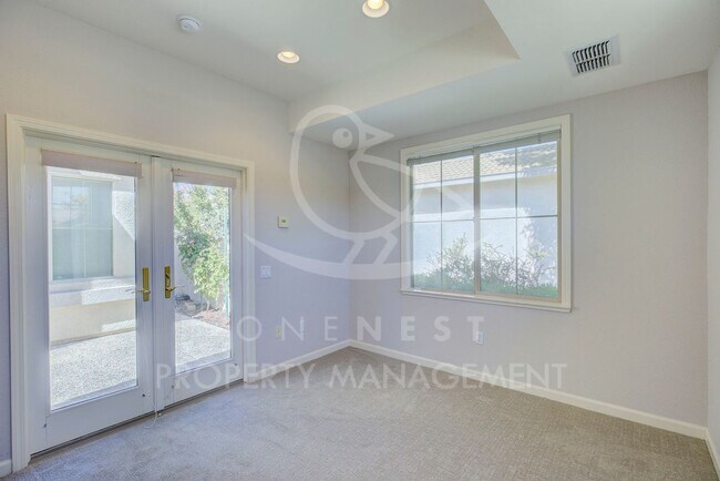 Building Photo - 400 Lilypond Ln