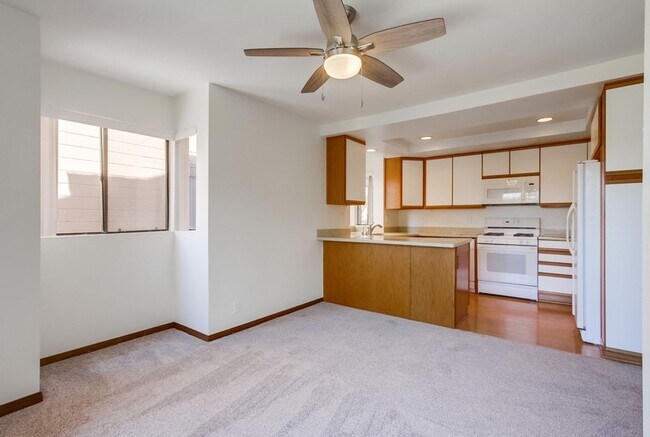 Building Photo - Prime Carlsbad Location - Available July 2025