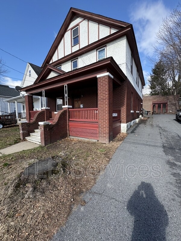 Building Photo - 221 3rd St