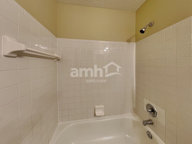 Building Photo - 8558 Rodebaugh Rd