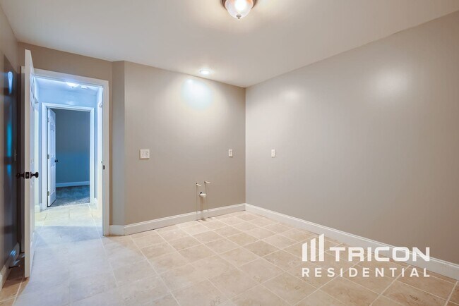 Building Photo - 2930 Dartmouth Pl