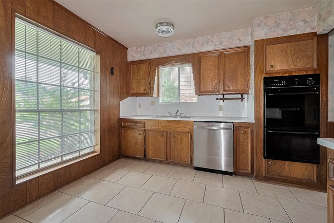 Building Photo - 9126 Willow Meadow Dr
