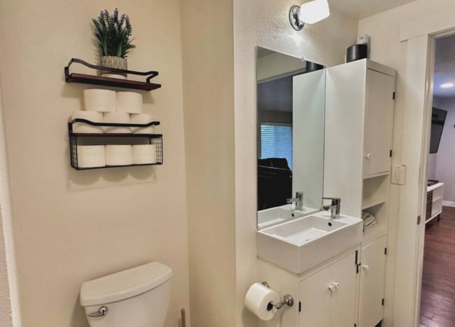 Building Photo - 9810 NE 3rd St