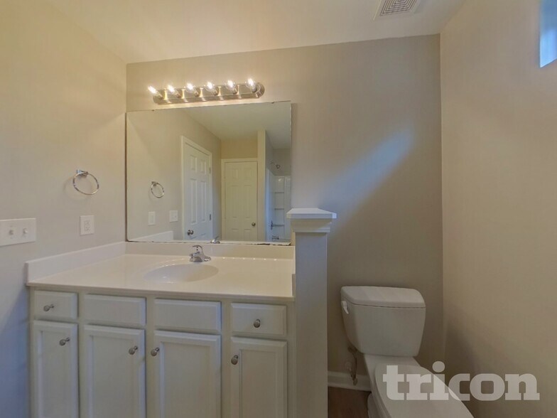 Building Photo - 158 Bonhomme Cir