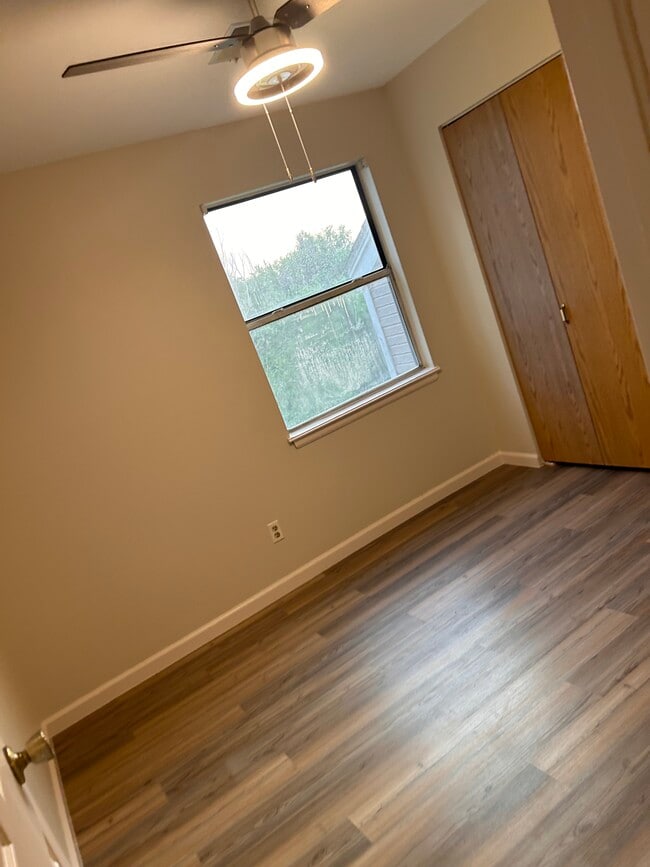 Building Photo - 1195 S Gilbert St