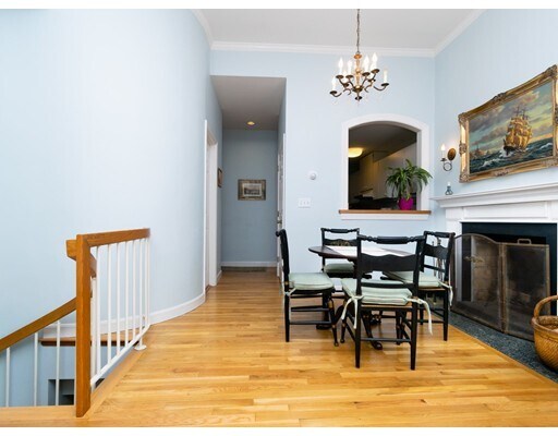 Building Photo - 352 Marlborough St