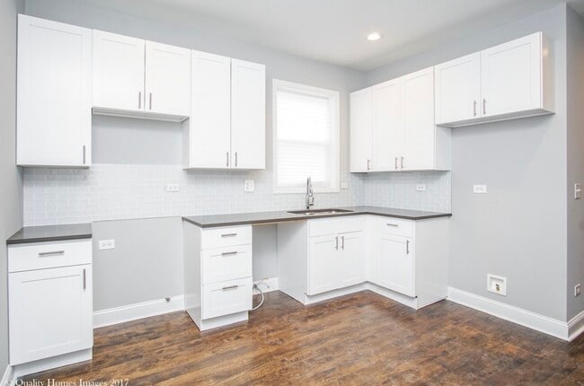 Building Photo - 1213 N Austin Blvd
