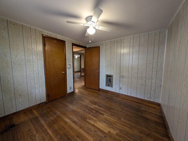 Building Photo - 210 Columbian Ave