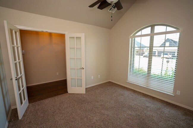 Building Photo - 3 Bed | 2 Bath in New Tulsa!