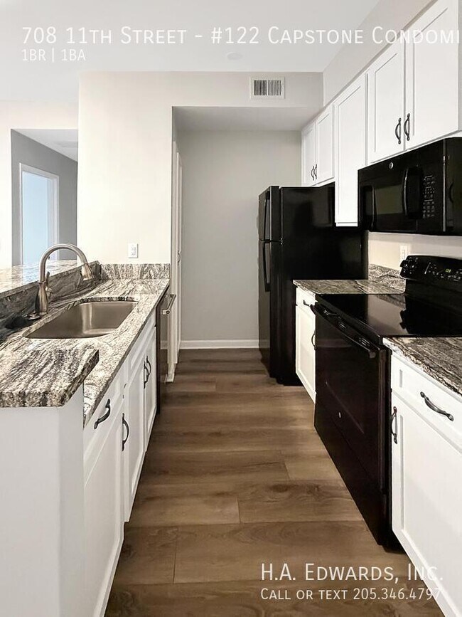 Building Photo - 708 11th St