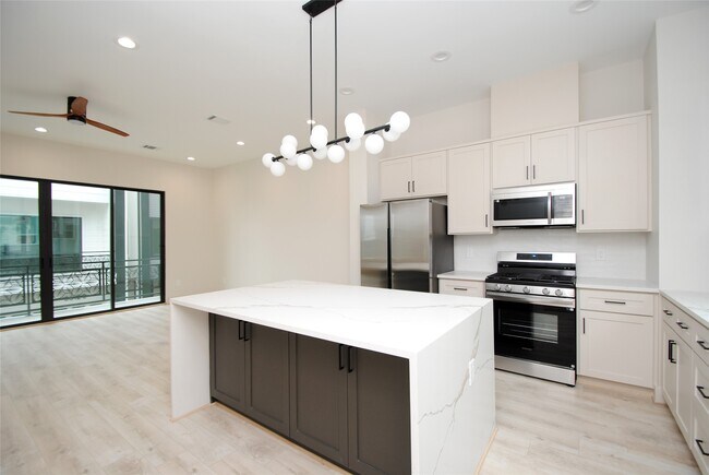 Building Photo - 6310 Illinois St