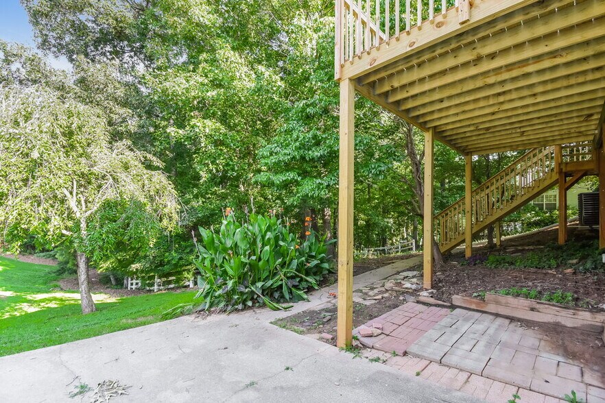 Building Photo - 301 Saddlewood Dr