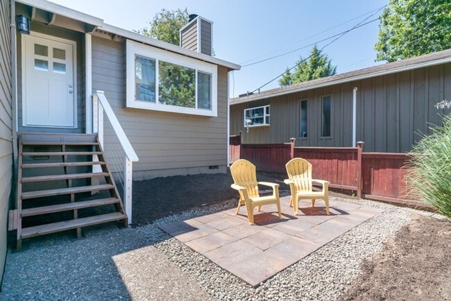 Building Photo - Charming Home in SW Portland