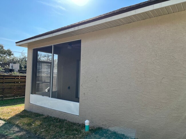 Building Photo - Precious 1 bed/1 bath home