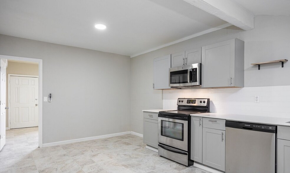 Building Photo - 516 N Roosevelt Ave