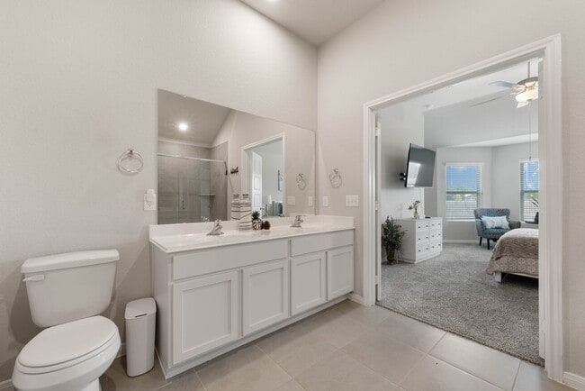 Building Photo - Stylish 3-Bed Home with Island Kitchen, Private Patio & Fenced Yard in Seguin