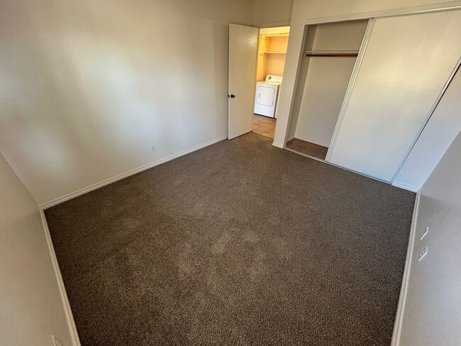 Building Photo - BRIGHT 2-BEDROOM CONDO NEAR LAS VEGAS LIVING
