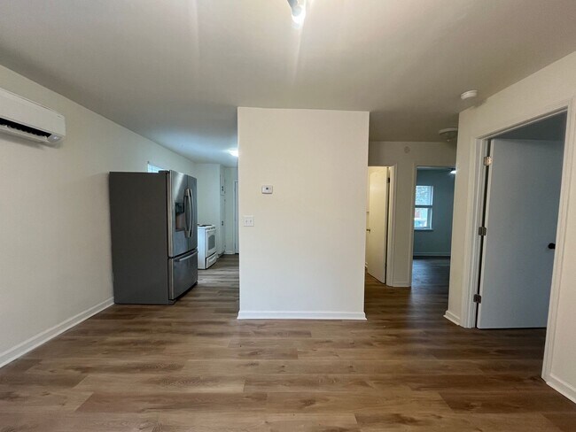 Building Photo - Newly renovated!