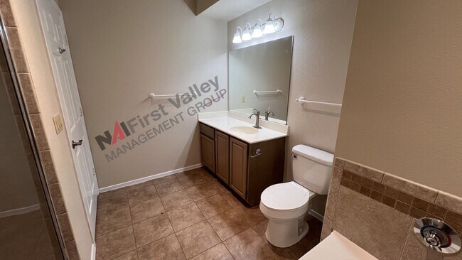 Building Photo - 2 Bedrooms, 2 Baths **Move In Special — Fi...