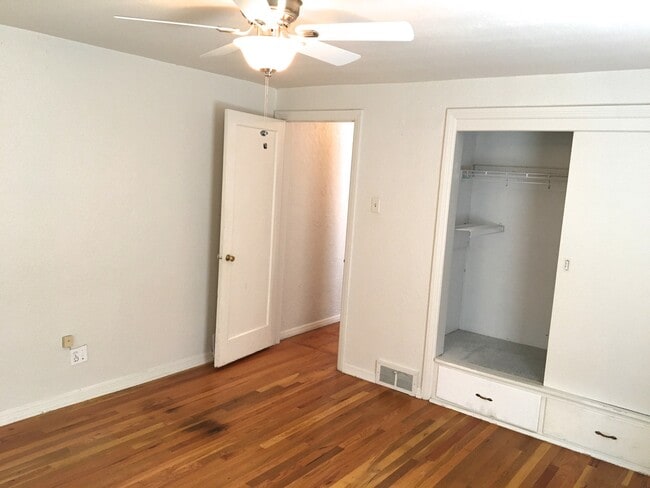 Building Photo - 2156 10th Street Rd