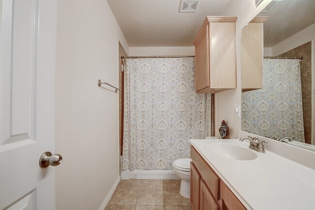 Building Photo - 2832 Gooseberry Dr