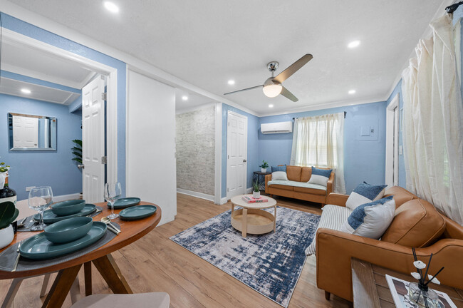 Building Photo - 420 Avenida Alegre