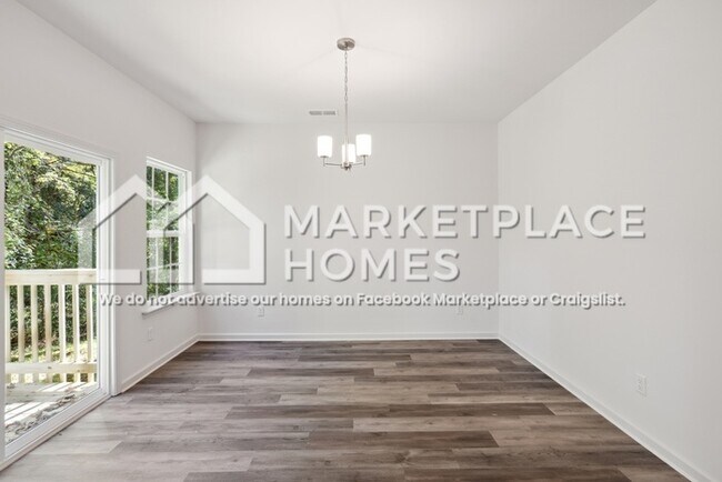 Building Photo - 3719 Oakwood Rd